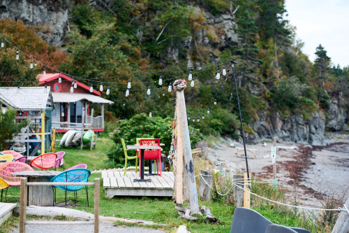 Saison,Été,Camping,Hébergement,MRC Haute-Gaspésie,Région,Sainte-Anne-Des-Monts,Le Sea Shack,Chalet,Eau,Plage,Bar,Club,Pub,Brasserie,Jour,Temps